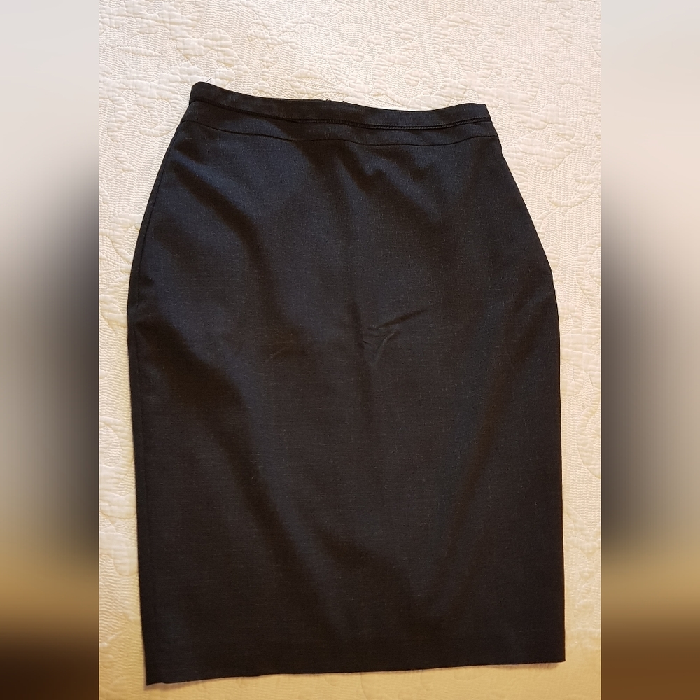 Luxurious Portmans Status ladies suit 6-8 - Picture 3 of 11